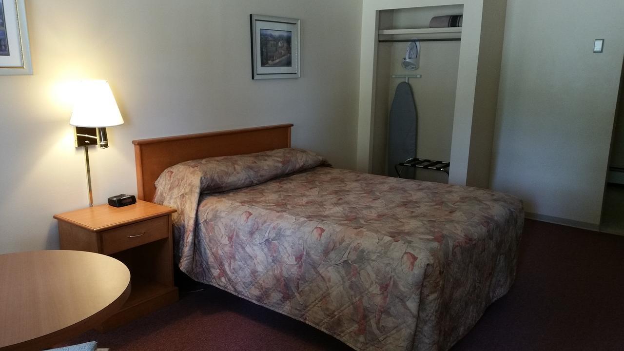 Yellowhead Motel Valemount Ngoại thất bức ảnh