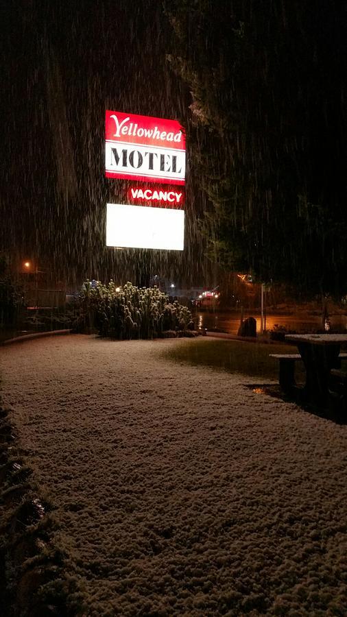 Yellowhead Motel Valemount Ngoại thất bức ảnh